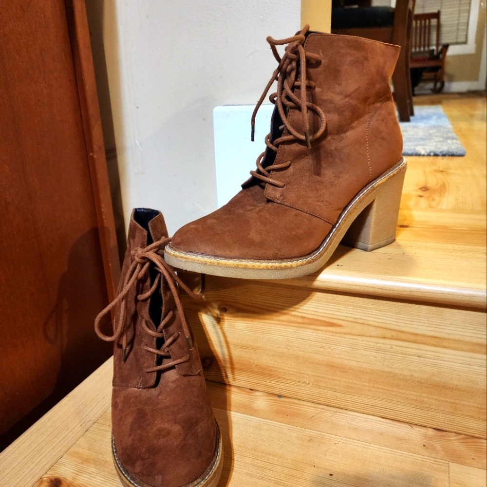 FOREVER 21 Women's Suade Ankle Boots ๐ข - Picture 5 of 9